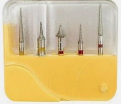 مجموعة مينا الأسنان بين الأسنان